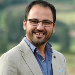 Entrevistes de la Justa del 17/10/2017 — Aturada per Cuixart i Sànchez, Pressupostos i Festes de Sant Just; Resiliència “Kintsukuroi” amb Tomàs Navarro; i Tertúlia sobre la judicialització del conflicte català - episode art
