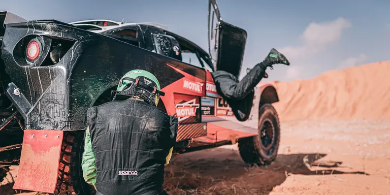 Carlos Sainz i Lucas Cruz sumen la primera victòria al Dakar 2022