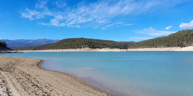 La falta d'aigua als embassaments obliga les empreses d'activitats aquàtiques a aturar-se