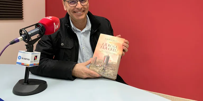 El govern municipal explica al conseller Toni Comín la situació al CAP d'Arenys