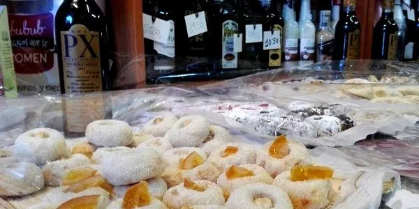 Els panellets de dàtil, de crema, de xocolata, i els garapinyats, algunes de les novetats d’aquesta Castanyada
