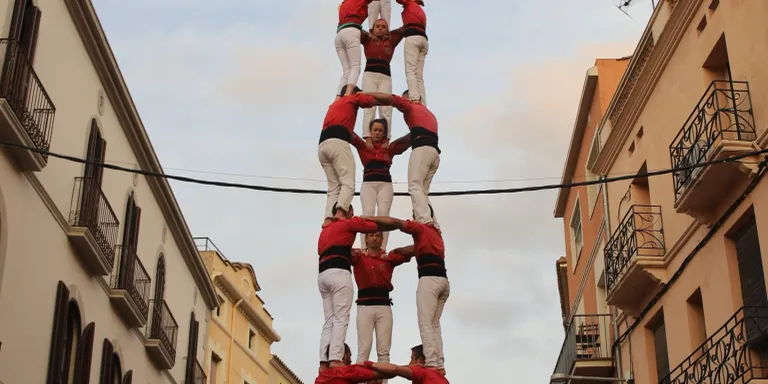 El 3de9 amb folre de la Colla Joves, millor castell de Màrtirs Street