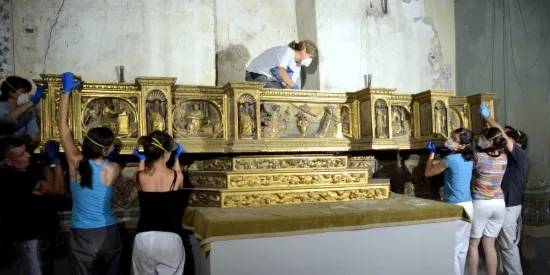 El Museu Diocesà d'Urgell remunta el Retaule de la Pietat després de la restauració