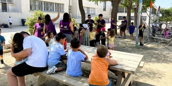 Vora un centenar d’infants participen setmanalment al Casal d’Estiu municipal de Torredembarra de la mà de Viu Lleure