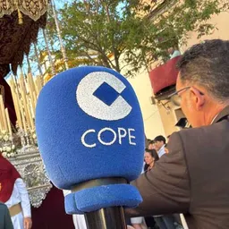 La magia de la Virgen de la Veredas por la calle Preciosa de Utrera - episode art