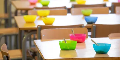 Les targetes moneder vinculades als ajuts de menjador escolar deixen d’estar actives des del 31 de juliol