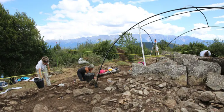 Nous treballs d’excavació al dolmen de la Llosa de Bescaran