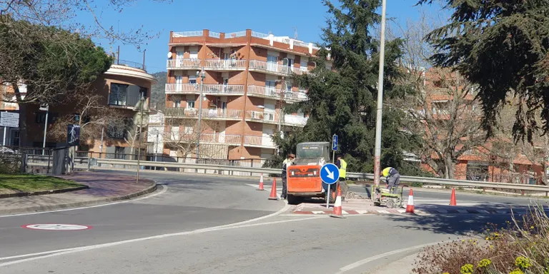 Comencen les obres d'arranjament de voreres de l'Avinguda Montserrat