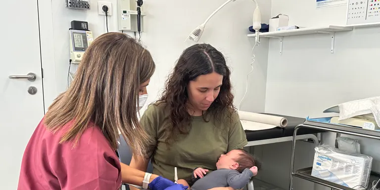 Tret de sortida a la campanya de vacunació per la bronquiolitis en nadons de fins a 6 mesos