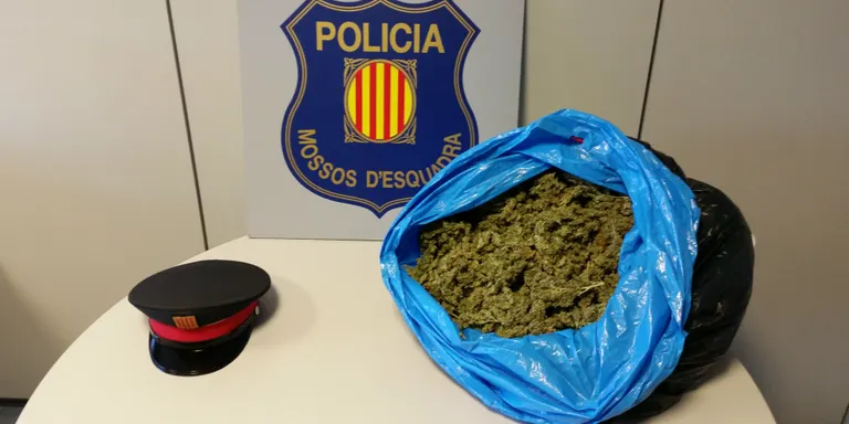 Els Mossos d'Esquadra detenen dos homes a Santa Susanna per tràfic de drogues