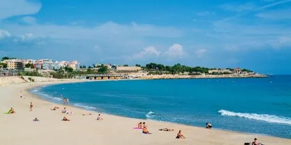 La Guàrdia Civil manté oberta la investigació sobre les restes humanes en una platja de Tarragona