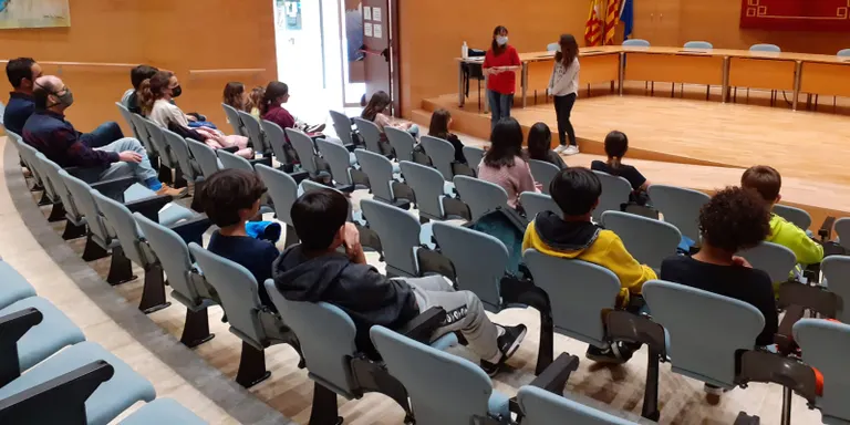 El Consell d'Infants de Caldes defineix la campanya per reduir el consum de plàstic als comerços de Caldes