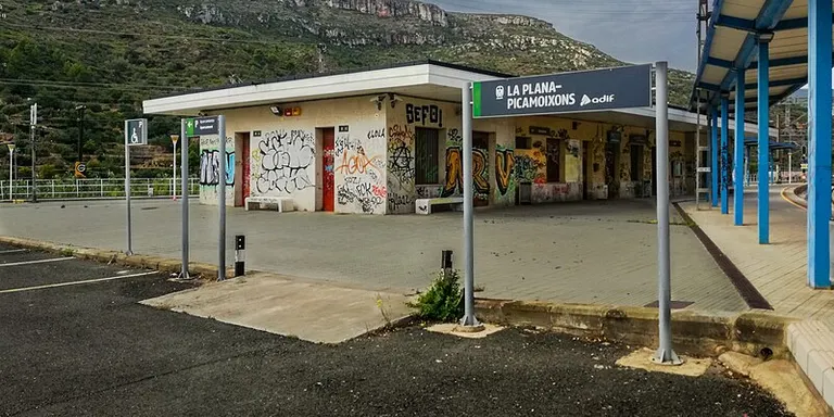 Evacuen un tren de passatgers aturat a 300 metres de l’estació de la Plana-Picamoixons