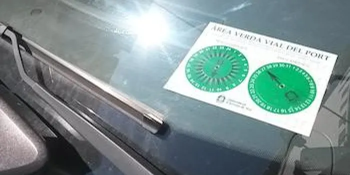 L'aparcament de zona verda a la part alta de la Riera ja compta amb rellotge horari