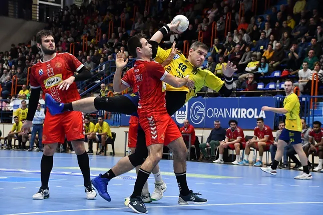 EL BIDASOA IRUN SE IMPONE SIN BRILLO AL BADA HUESCA POR 29-25 EN ARTALEKU