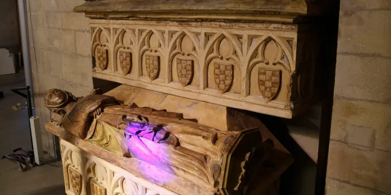 El monestir de les Avellanes instal·la la reproducció del sepulcre doble dels comtes d'Urgell, Àlvar I i Cecília de Foix
