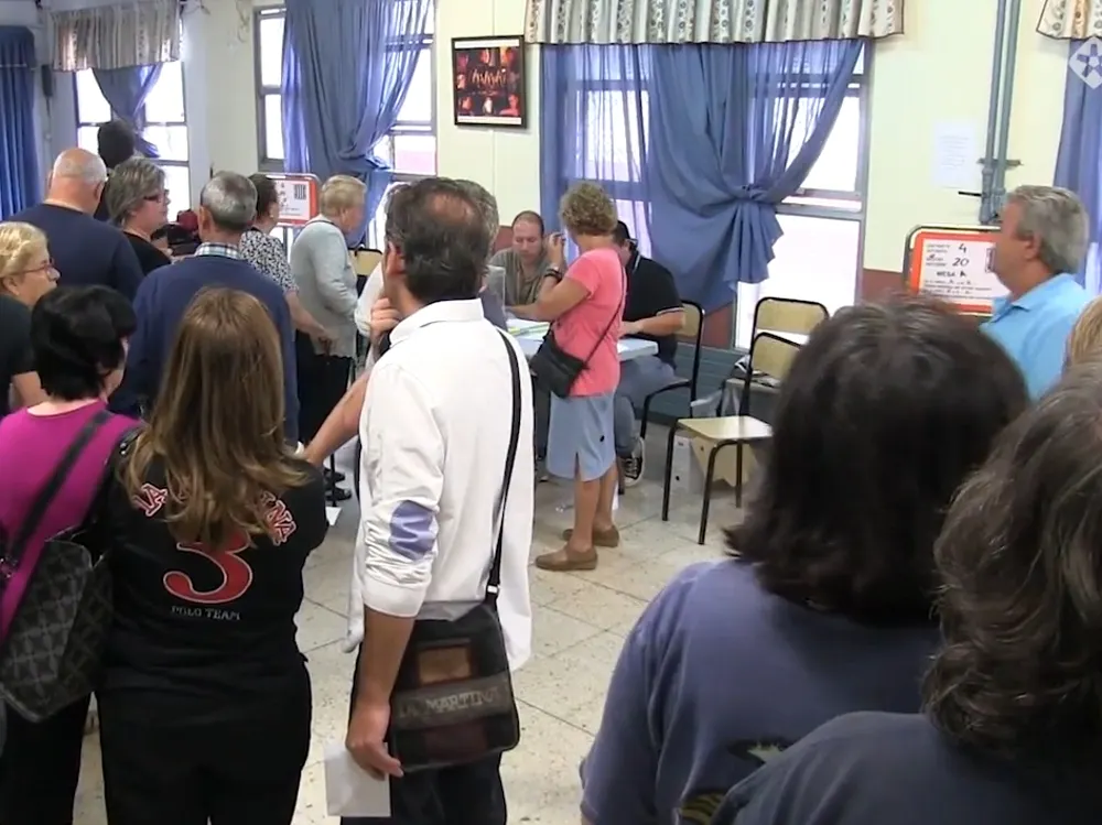 El 27S arrenca amb cues als col·legis electorals