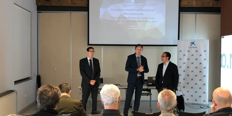 L’APCE i CaixaBank analitzen a la Seu d'Urgell la situació immobiliària a l'Alt Pirineu i Aran