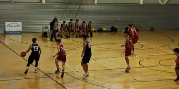 El Junior masculí del CB Altafulla - BBG aconsegueix una victòria de prestigi a la pista del CB Cantaires Tortosa (72-77)