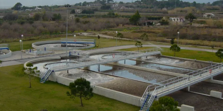 Valls projecta millores en la depuradora urbana