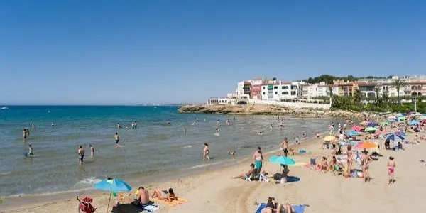 Roda de Berà aprova la contractació del servei de neteja i manteniment de les platges per als pròxims 3 anys