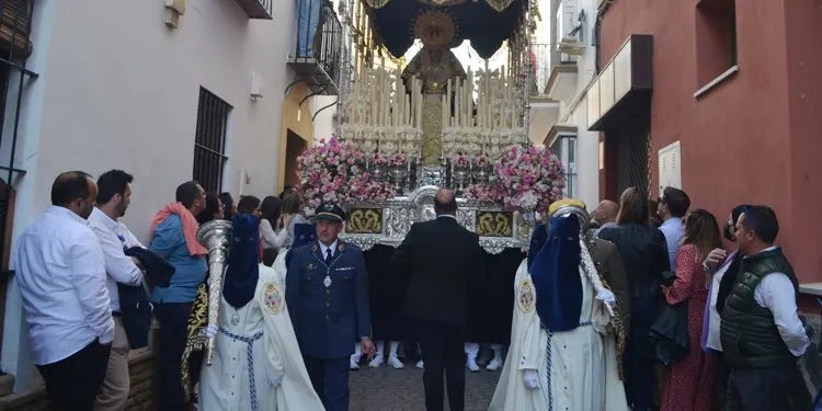 ‘Semana Santa en la Campiña’ recibe la visita de la hermandad de la Quinta Angustia y del escultor Juan de Dios Martínez
