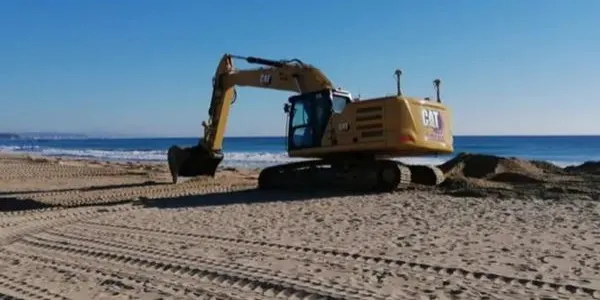 La sorra de Torredembarra s’extrau de prop de l’espigó