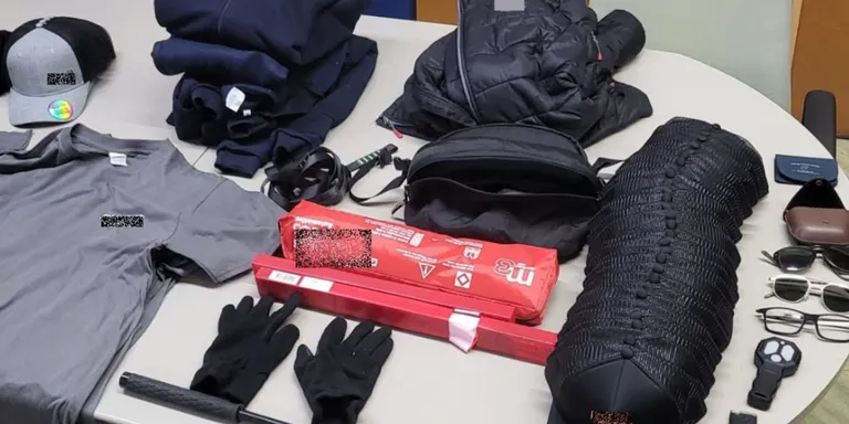 Detenen el lladre que va robar en 19 cotxes la mateixa nit a Riudellots, després de saquejar-ne dos més a Girona