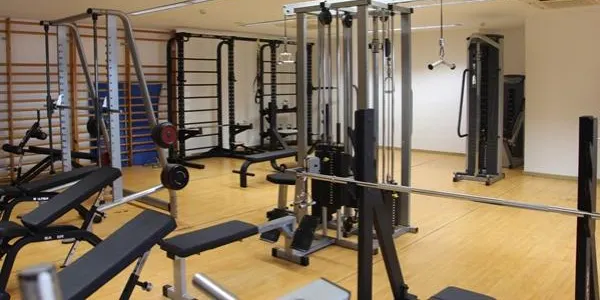 El gimnàs municipal ja té noves màquines de fitness, professionals, amb una imatge unificada i un servei de manteniment especialitzat