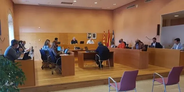Torredembarra congela taxes i impostos per reduir la pressió fiscal a les terrasses de la façana marítima