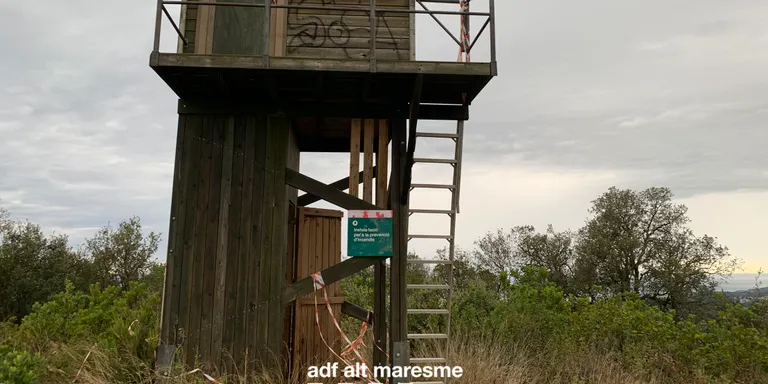 Desballesten la torre de guaita de Can Carreras