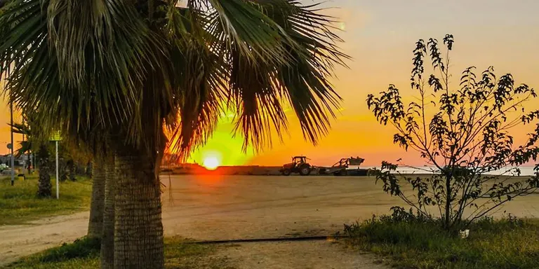 Dia de molta calor i xafogor i de mar de fons