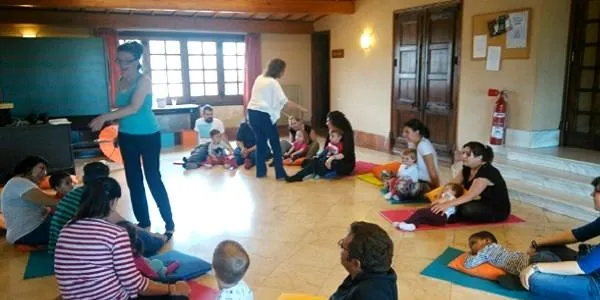 L’Escola de Música d’Altafulla ofereix un curs per a mares i pares amb nadons