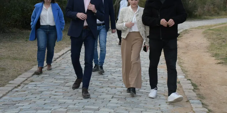 Raül Romeva visita Caldes per conèixer les darreres transformacions del que va ser el seu poble durant 12 anys