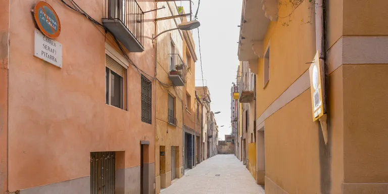 Finalitzen les obres de renovació al carrer Serafí Pitarra