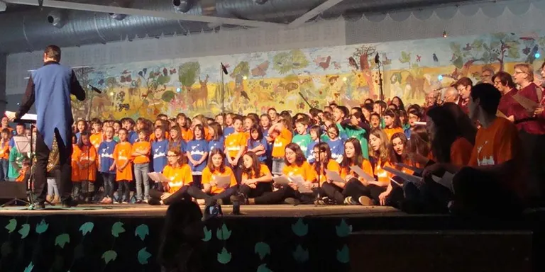 Ple total en l'estrena de la cantata 'Els Minairons de la Freita'