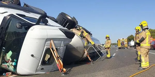 Quatre ferits en un accident produït per un camió cisterna a l'AP-7 al seu pas per Roda de Berà