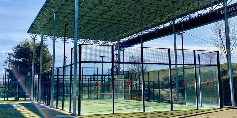 A partir de dilluns es reobrirà la pista de pàdel que s'ha cobert
