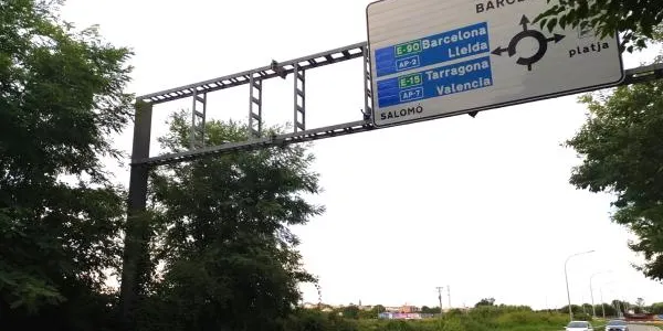 Una nova càmera lectora de matrícules vigila els vehicles que circulen entre Altafulla i Torredembarra