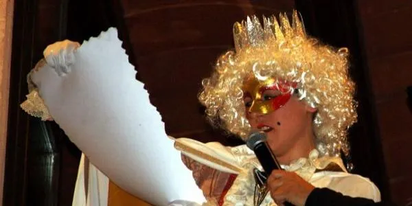 Tret de sortida al Carnaval d'Altafulla amb l'arribada del Carnestoltes i un contacontes temàtic