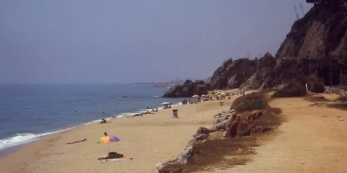 ADIF veu amb bons ulls que es faci un camí entre Arenys i Caldes per darrere les roques