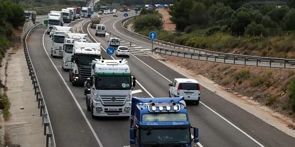 Des d’aquest dilluns els camions tornen a tenir restringit el seu pas per la carretera N-340