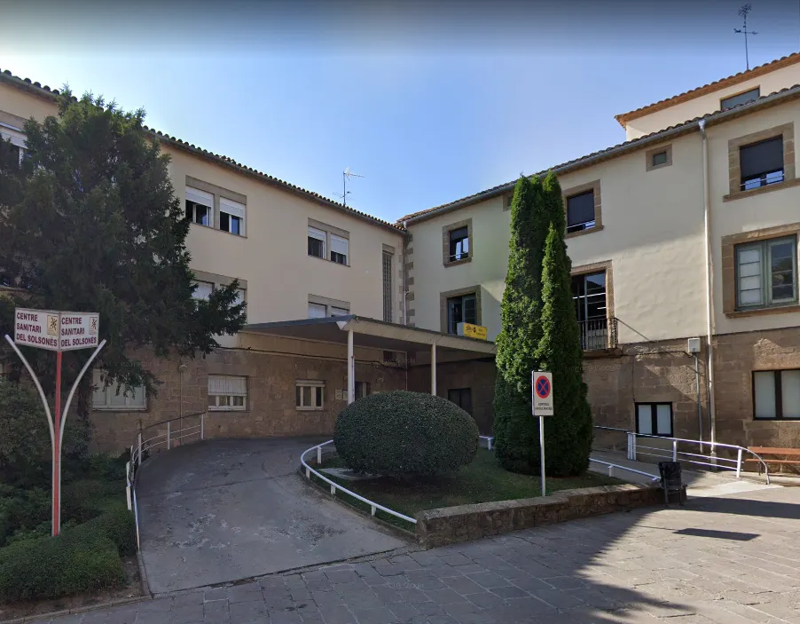 El Centre Sanitari manté la finestra del costat d'urgències com a lloc de realització de les proves PCR