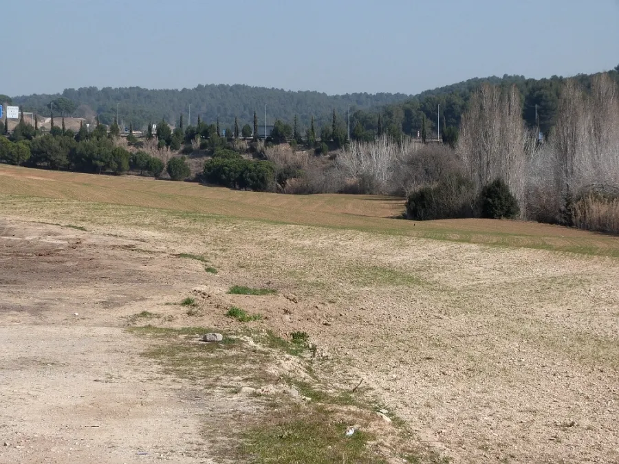 La Generalitat va aprovar al 2005 construir l'hospital de refer\xe8ncia en aquests terrenys de Rub\