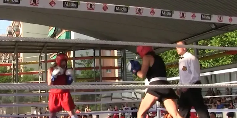 VÍDEO: Boxa i solidaritat, plegats a la pista Francesc Calvo