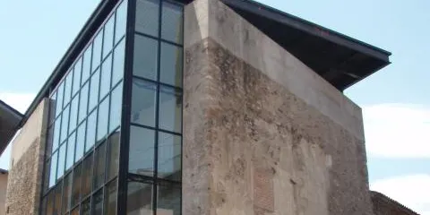 La Biblioteca de Sant Agustí obre l'exposició 'Tinc un llop a la tauleta de nit'