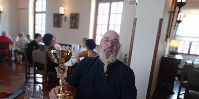 El Club de Tir Olímpic Cambrils rep la placa que l’acredita com a tercer classificat d'Interclubs