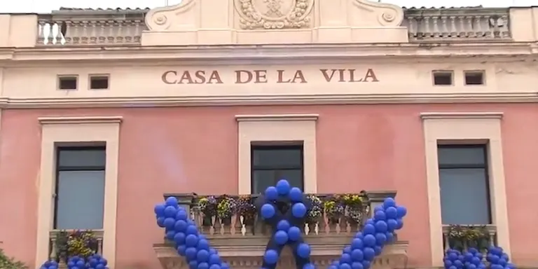 L' Ajuntament es tenyeix de blau pel Dia Internacional de Conscienciació sobre l'Autisme
