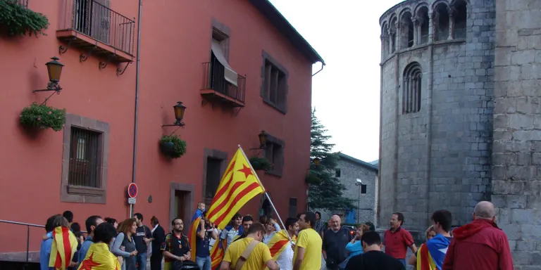 Concentració amb estelades a la Seu com a resposta al 'no' de Rajoy a Mas