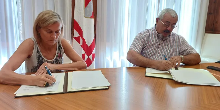 L’Ajuntament de Valls i Creu Roja signen un conveni de col·laboració
